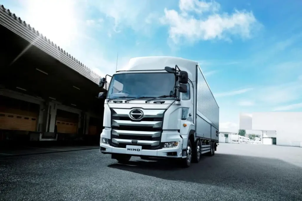 Truk Fuso Tronton